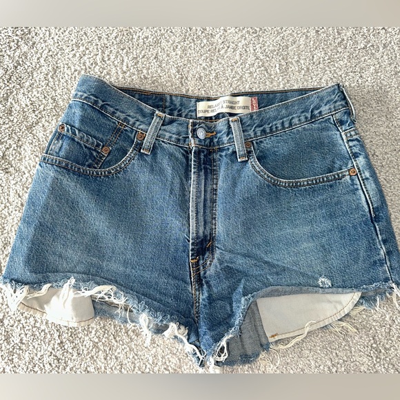 Levi denim jean shorts - Picture 2 of 3